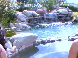 MILF bitches share nice dick in threeway