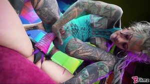 Fun Illuz has a strapon to use on Anuskatzz