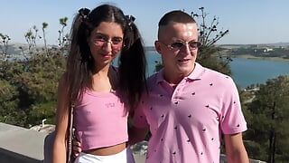 A stranger invited a couple of bloggers to a bisexual bareback threesome – 3.79