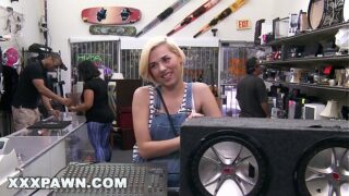 XXX PAWN – Stevie Sixx Tried To Pawn A Subwoofer. Instead She Sold Me Her Pussy.